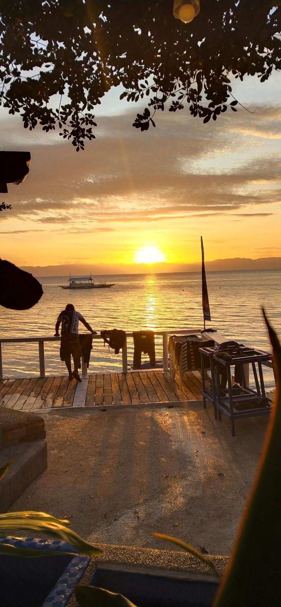 Love'S Beach & Dive Resort Moalboal Bagian luar foto