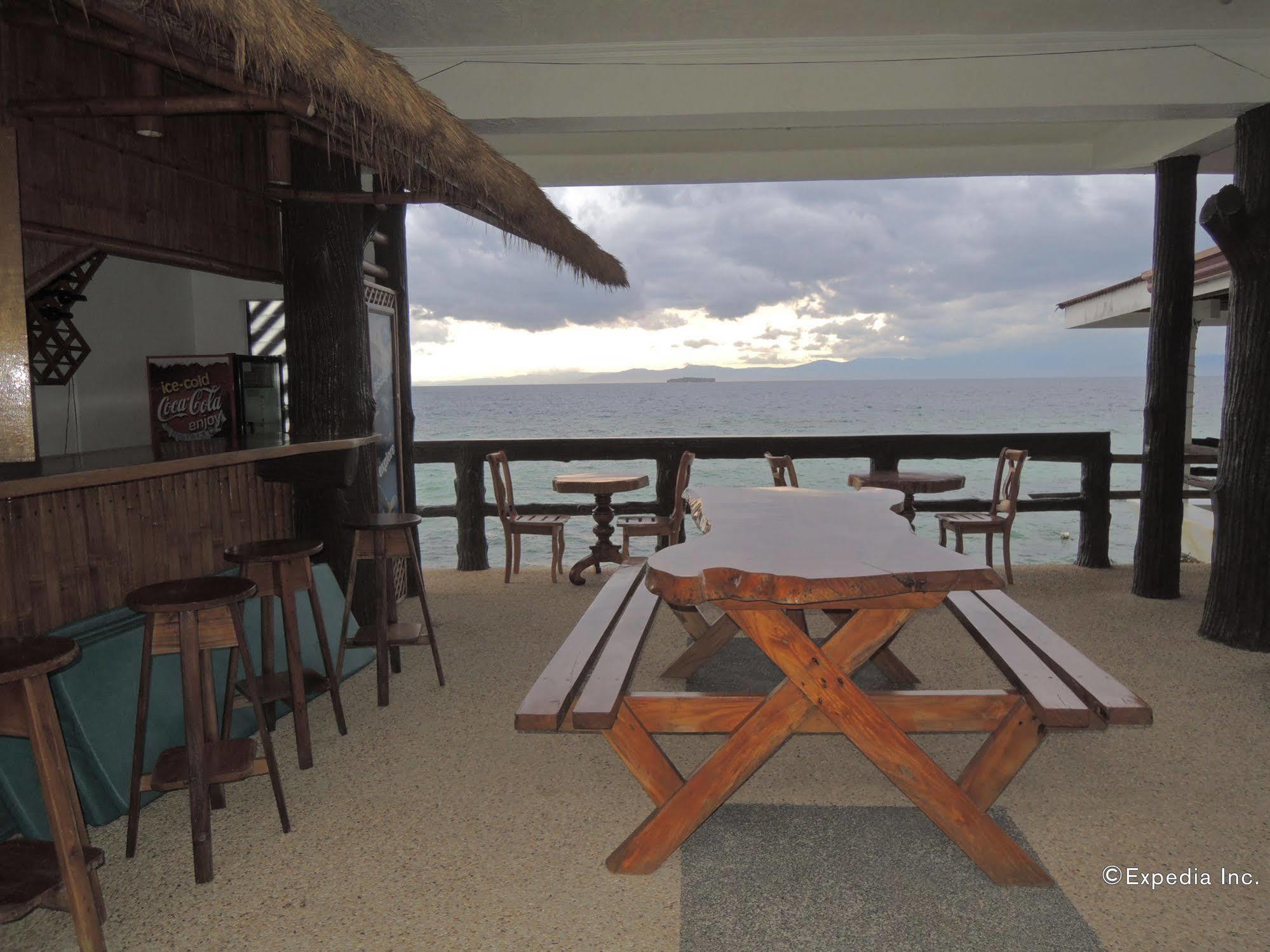 Love'S Beach & Dive Resort Moalboal Bagian luar foto