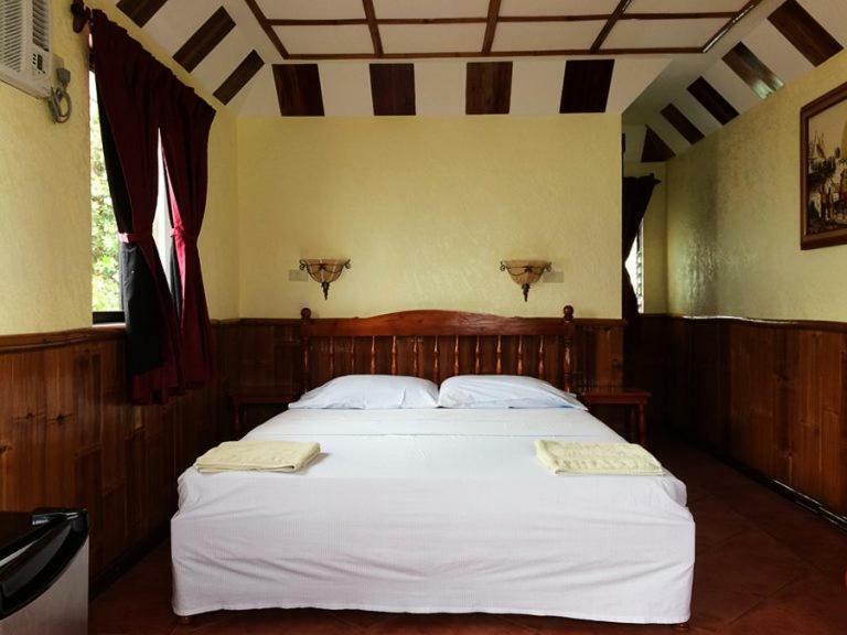 Love'S Beach & Dive Resort Moalboal Bagian luar foto